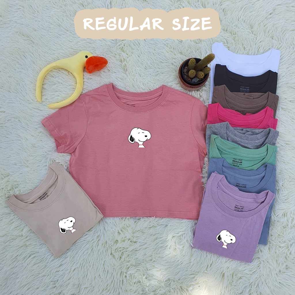 เสื้อยืดครอป REGULAR CROP คอกลม เอวลอย ลายมินิมอล Snoopy สนูปปี้ หนัง การ์ตูน น่ารัก เอิร์ทโทน ผ้า C