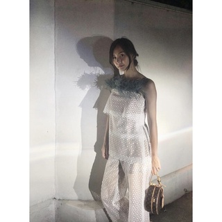 💖งานป้าย Pairy Tale💖 เซตขายาว เสื้อสายเดี่ยวผ้าลูกไม้ฉลุลายแต่งขนนกสวยเก๋ กางเกงขายาวทรงสวยเข้าเซต