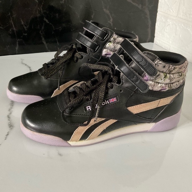 รองเท้ากีฬา Ree box ขนาด US 4 UK 3.5 EUR 35