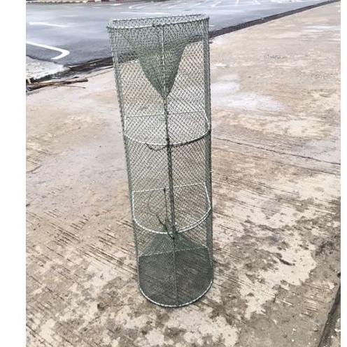 ลอบดักปลา ลอบเหล็กใหญ่ ปากกว้าง 11 นิ้ว ยาว 35 นิ้ว ลอบโค้งแบน ลอบดักปลา 2 งา (มีประตูข้างขนาดใหญ่) เหล็กหนา ลอบตาข่าย