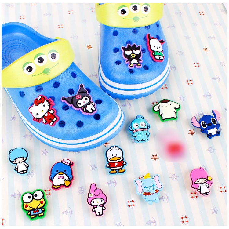 การ์ตูน Kuromi My Melody อุปกรณ์เสริมรองเท้า สําหรับเด็ก Croc Jibitz Snoopy Frog Jibbits Charm Cinnamoroll Gemini Jibits Crocks สําหรับเด็ก ตกแต่งรองเท้า
