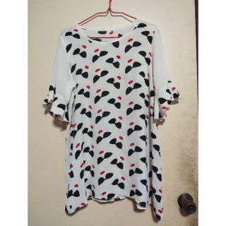 เสื้อ over size เหมาะสำหรับ สาวอวบอ้วน ผ้าใส่สบายๆ ปลายแขนมีระบายน่ารัก มือสอง พร้อมส่ง
หน้าอก 44"ยาว29"วงแขน16"