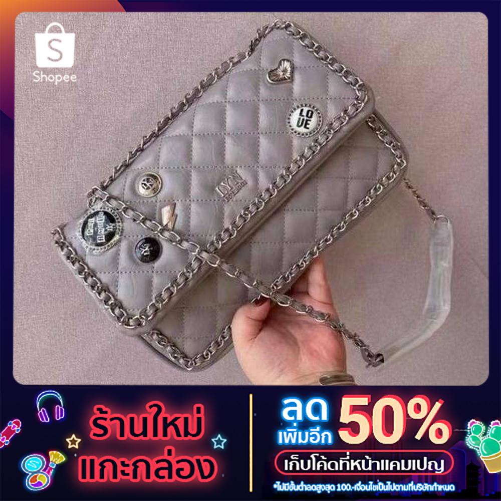 กระเป๋า​สะพาย​แบรนด์​ Lyn มี 4 สีให้เลือก