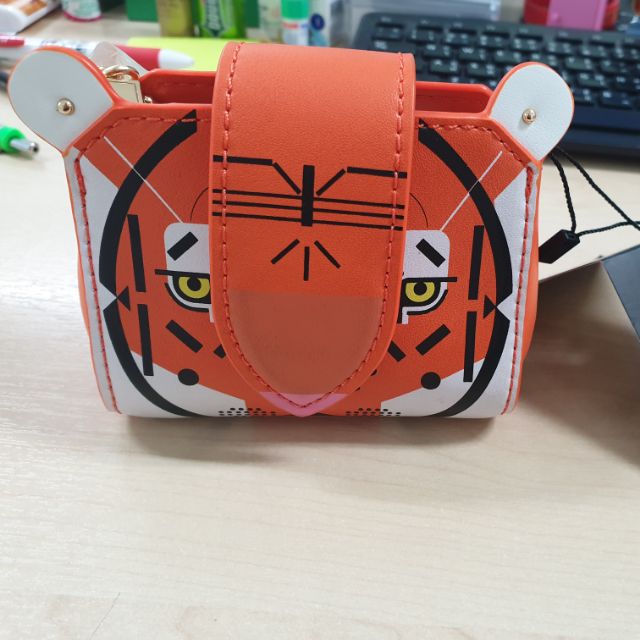 กระเป๋าใบจิ๋วสีส้ม Lyn