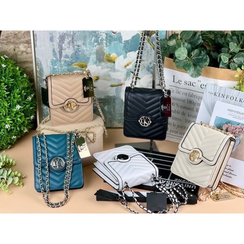 พร้อมส่ง กระเป๋าสะพายlyn รุ่น LYN CHRISSY CROSSBODY BAG ใส่โทรศัพท์ได้ แท้ outlet | Shopee Thailand