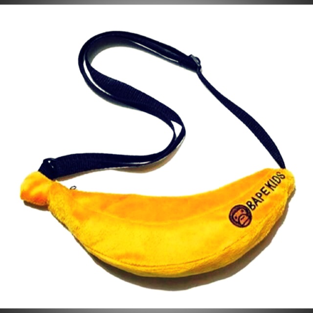 BAPE KIDS กระเป๋าคาดอก,เอว ทรงกล้วยbape หาซื้อไม่ได้เป็นของแจกจากงานนิตยสาร