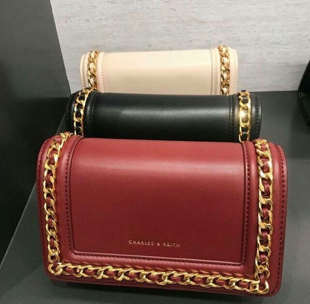 Charles & keith discount chain detail clutch