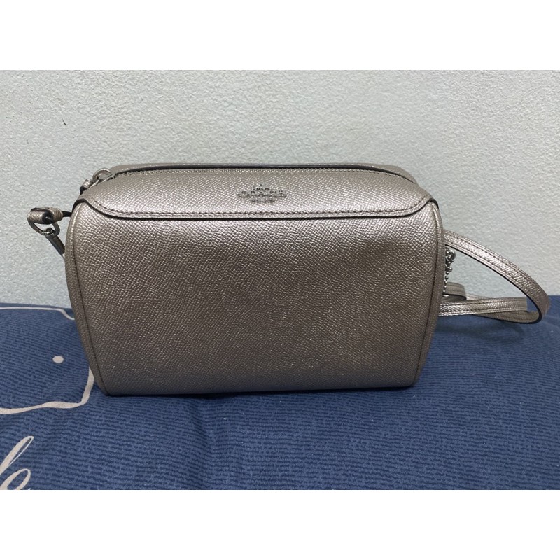 กระเป๋าสะพาย Coach ทรงหมอนไร้หู สีแพลทตินั่ม (F80098) ของแท้ 100%