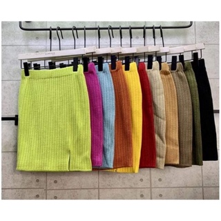 กระโปรงไหมพรมผ่าข้าง Knitted Mini Skirt ทรงสั้นนะคะ