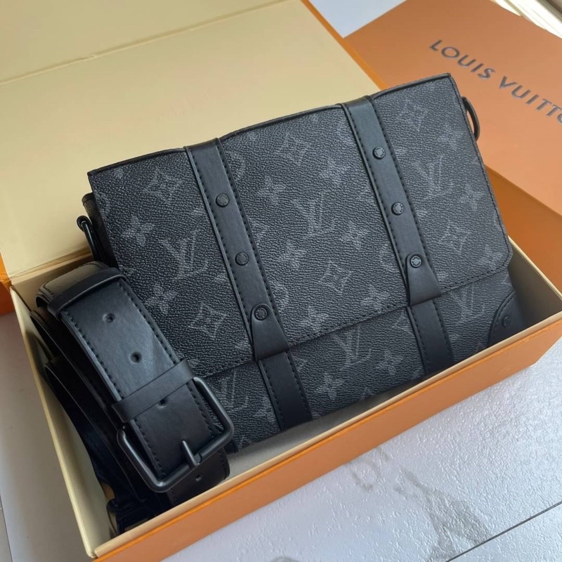 LOUIS VUITTON SOFT TRUNK MESSENGER MONOGRAM BAG กระเป๋าสะพาย สำหรับผู้ชาย