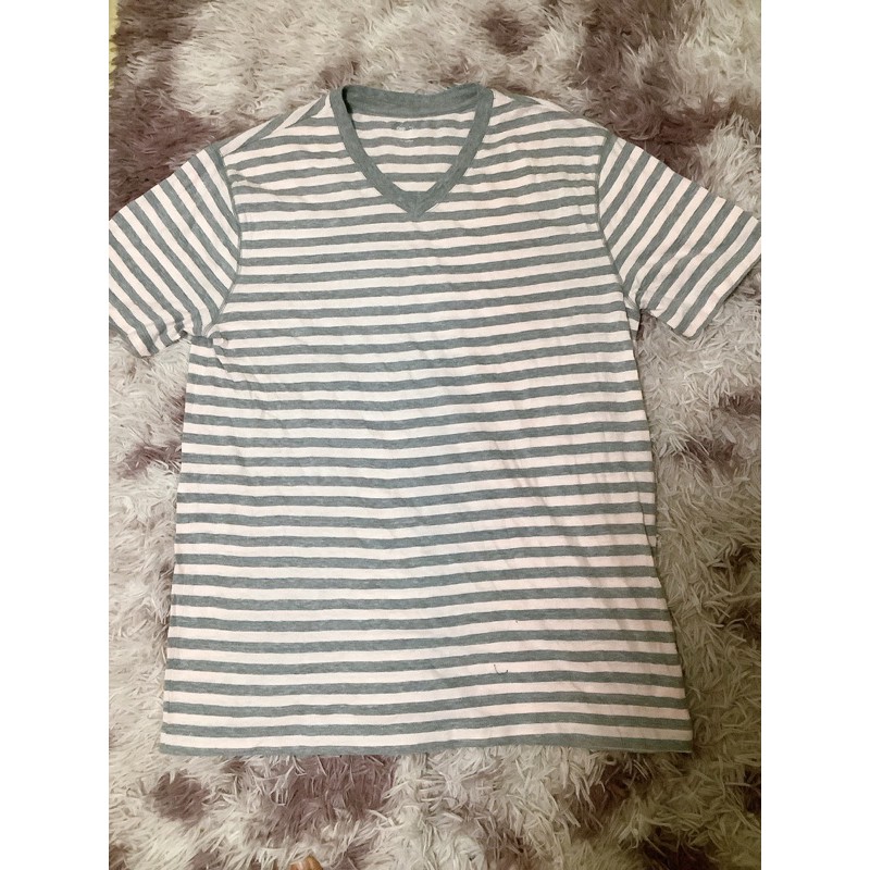 เสื้อยืดคอวี Gap แท้100%