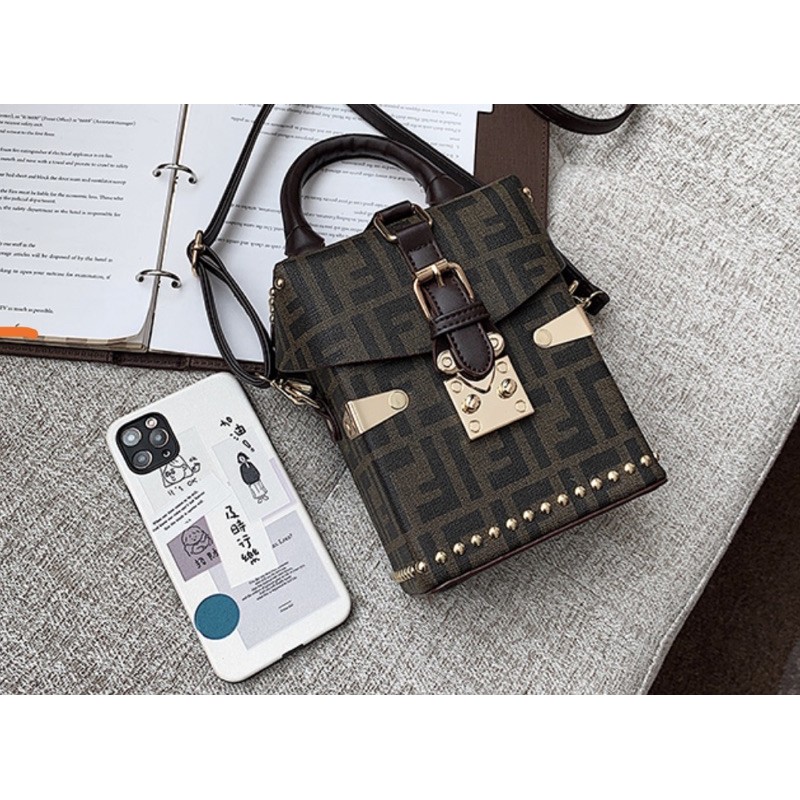 พร้อมส่ง✅กระเป๋าทรงถัง งานดีมาก น้อนน่ารักมากค่า แถมพวงกุญแจ💖(หมา)