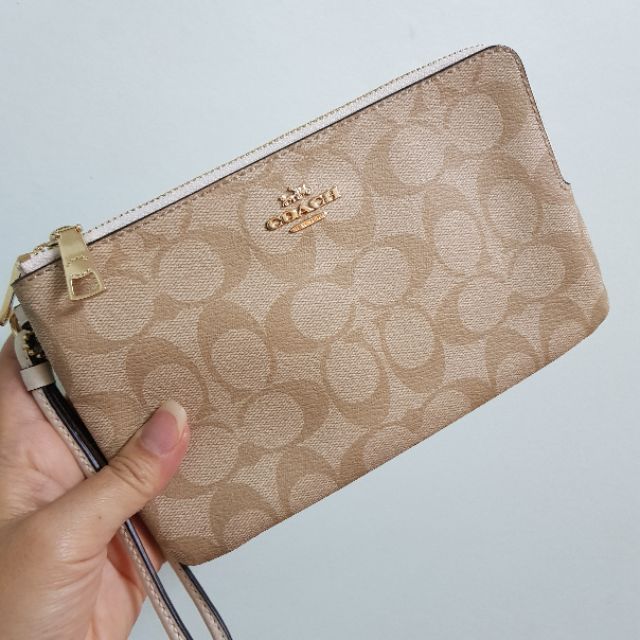 ของแท้! พร้อมส่ง! Coach คล้องมือ 2 ซิป Size L ช่องใส่ iphone 6 plus , 7 plus ได้