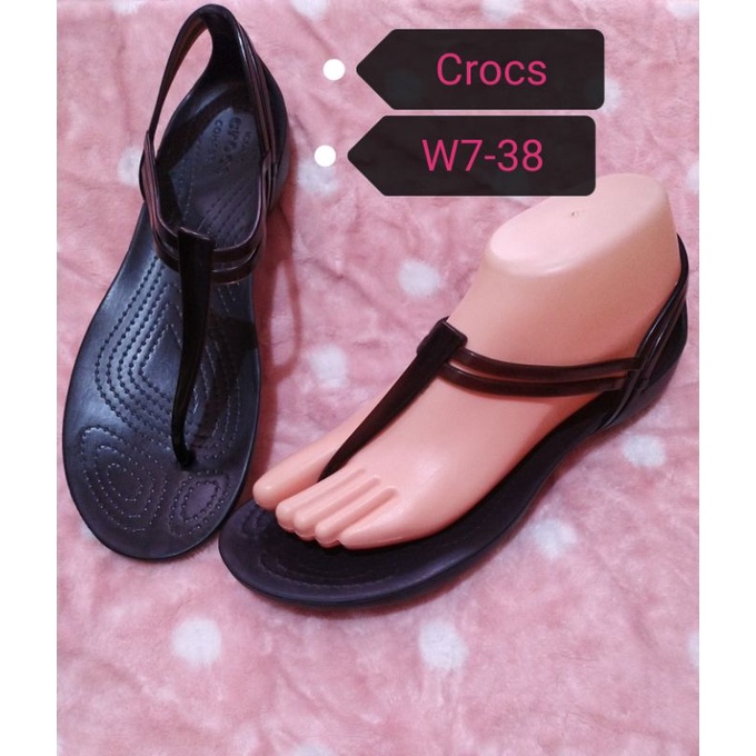 💥ส่งฟรี✨💞รองเท้า Crocs Isabella T-Strap มือสอง ไซด์ W7 เท้า 38