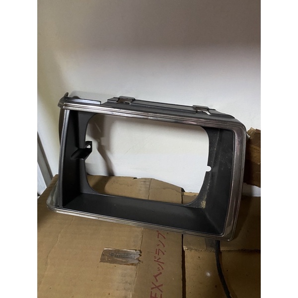 ขอบไฟหน้าDatsun KB311 KB310 ตาเหลี่ยม ขวา ตรงรุ่น ขอบชุบ