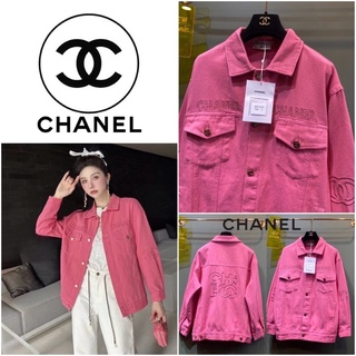 เสื้อแจ็คเก็ต CHANEL EMBROIDERED LOGO DANIM JACKET IN PINK