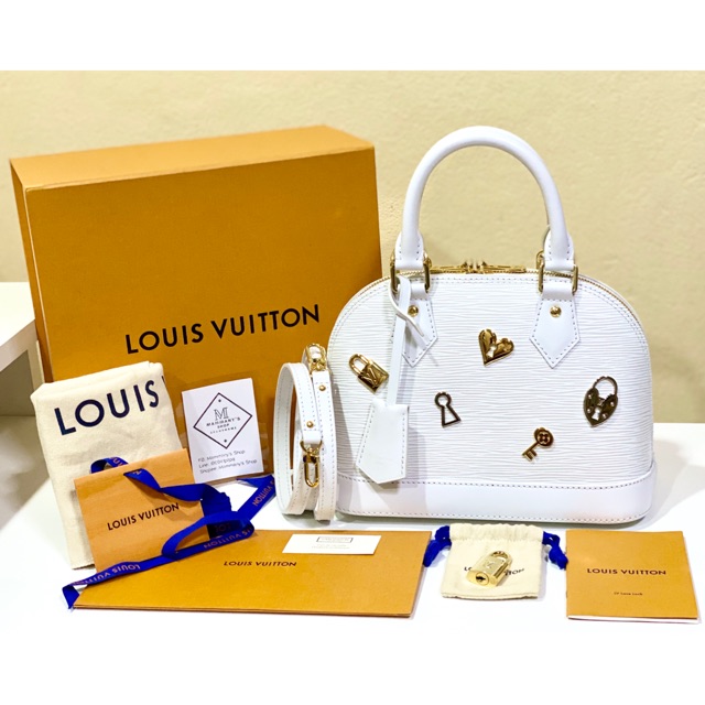 Used like new✨ Louis Vuitton ALMA BB Epi Love Lock 2WAY Bag M52885 Limited🗝 DCปี18 Full set‼️
