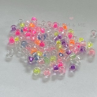 ลูกปัดเม็ดทราย Glass Beads ใสสอดไส้สี ขนาด 4 มม แพค 30 กรัม