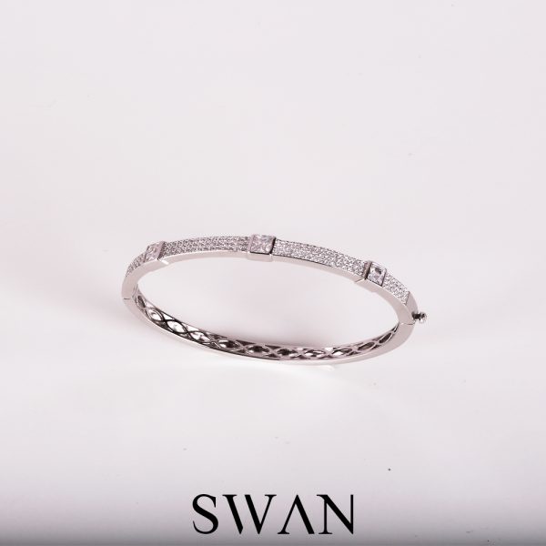 [ส่งด่วนฟรี]SWAN - Classic Pave Baguette Bangle กำไลข้อมือเงินแท้ ฝังเพชรคิวบิกเซอร์โคเนีย