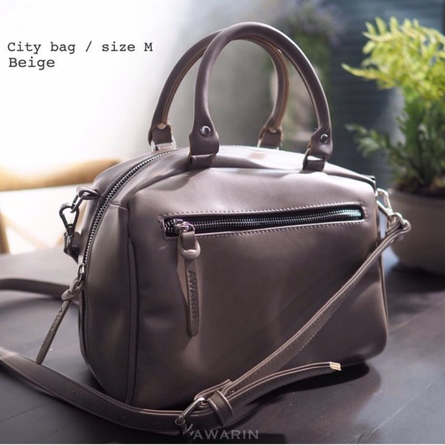 ส่งต่อ(used)กระเป๋าสะพายAwarin💯