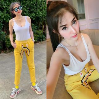 TW8895 Set 2 ชิ้น เสื้อสายเดี่ยวเส้นคู่ผ้ายืดตามตัว + กางเกงสีเหลืองพิมพ์ลาย