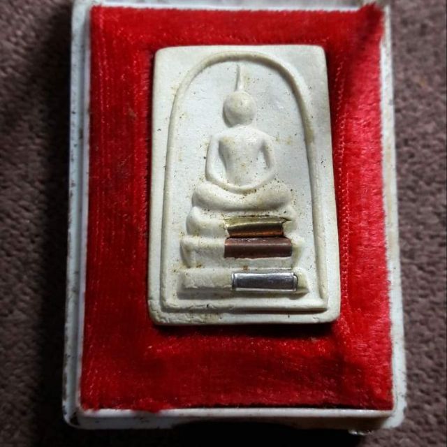 พระสมเด็จ หลวงพ่อคูณ วัดบ้านไร่ รุ่นลาภผล คูณทวี เสาร์ 5 ปีระกา  ปี36 ฝังตะกรุดสามกษัตริย์ พร้อมกล่อ