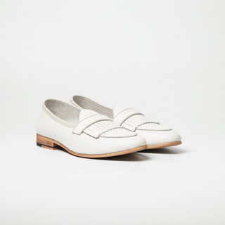 Julietta รองเท้าหนัง Kiltie Loafer Shoes in White Juliettabkk