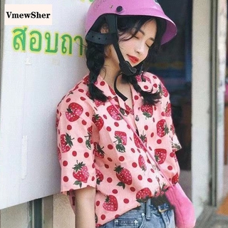 Vmewsher ใหม่ เสื้อเชิ้ตแขนสั้น คอวี พิมพ์ลายสตรอเบอร์รี่ สไตล์วินเทจ สีชมพูหวาน แฟชั่นฤดูร้อน สําหรับผู้หญิง