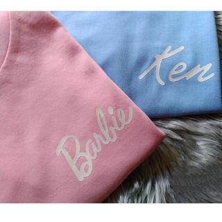 เสื้อยืดแขนสั้นลําลอง พิมพ์ลายกราฟิกคอสเพลย์ ภาพยนตร์บาร์บี้ สไตล์ฮาราจูกุ สําหรับผู้ใหญ่ และเด็ก