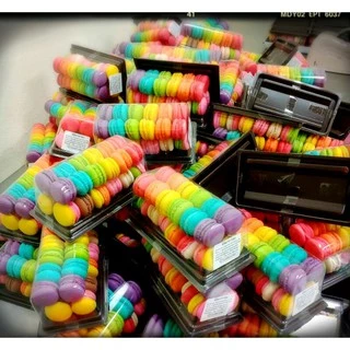 มาการองจิ๋วกลม (คละรสชาติ) แบบกล่อง 24 ชิ้น