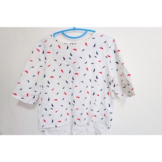 เสื้อแฟชั่นผ้าฝ้ายสีขาว