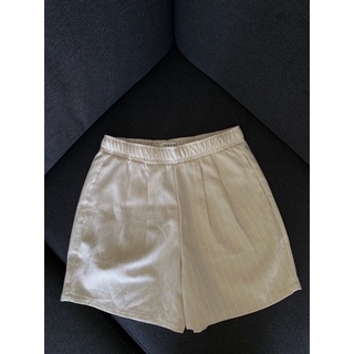 Maze cream easy shorts กางเกงขาสั้น เอวยางยืด สีครีม กางเกงขาสั้นลำลอง กางเกงขาสั้นผู้ชาย