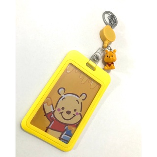 POOH YL ที่ห้อยบัตร ซองใส่บัตร พร้อมที่ใส่บัตร สายห้อยดึงยืดออกได้กลับเอง โยโย่ มีตุ๊กตา เล็ก แถม มีก้ามปูสวยงาม   8118