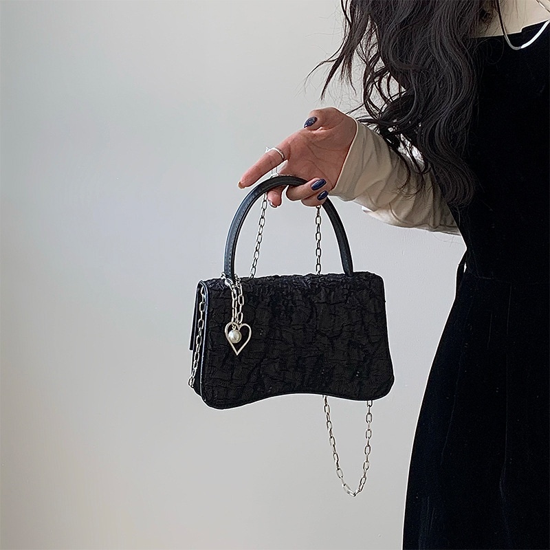 พร้อมส่งจากไทย Brenna Flap bag 116 กระเป๋าสะพายข้าง Crossbody และกระเป๋าถือ (มีจี้หัวใจแถมให้กับกระเป๋า)