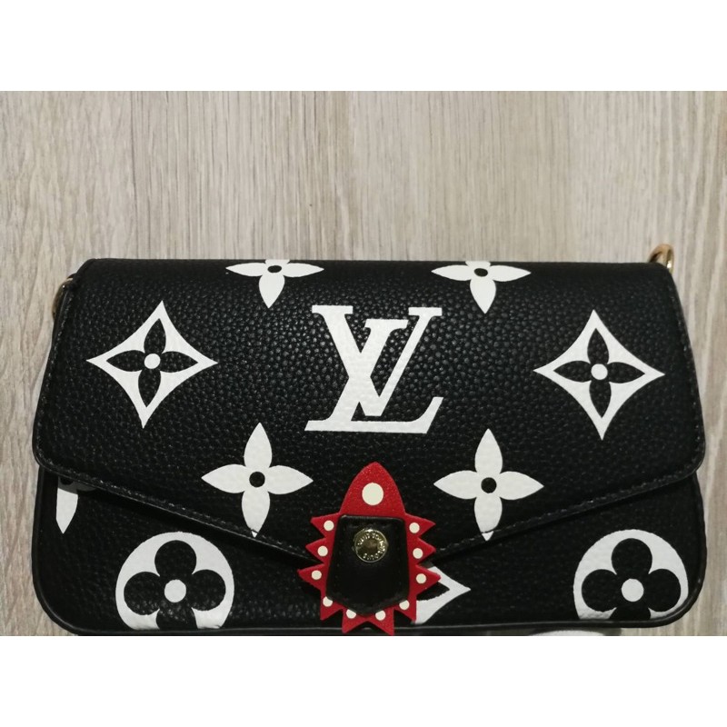 LV CRAFTY FÉLICIE POCHETTE กระเป๋าสะพาย ครอสบอดี้