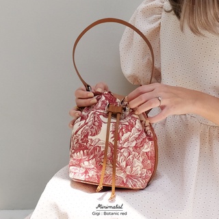 𝐌𝐈𝐍𝐈𝐌𝐀𝐋𝐈𝐒𝐓 กระเป๋าผ้าทอลาย ทรง bucket รุ่น Gigi (botanic red) เบาแต่จุ