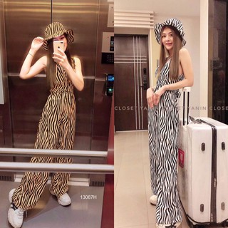 TwinsShopVip💗พร้อมส่ง TW13087 จั้มสูทคล้องคอลายม้าลาย + หมวก Bucket Zebra Print Halter Neck Jumpsuit + Bucket