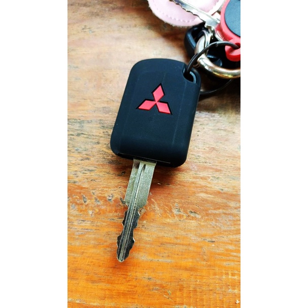 42 บาท ปลอกกุญแจ ซิลิโคน Mitsubishi ATTRAGE MIRAGE TITAN มิตซูบิชิ แอททราจ หุ้มกุญแจ กุญแจ พวงกุญแจ  attrage airage titan ไททัน Automobiles
