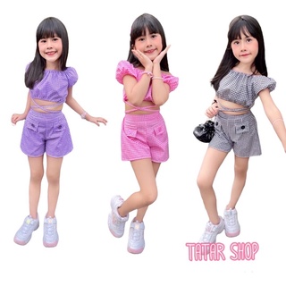ชุดเสื้อเอวลอยเด็ก🎀 ชุดเซ็ต 2 ชิ้น เสื้อครอปแต่งสายไขว์ทรงฮิตแขนตุ๊กตา ลายสกอตน่ารักมาก คู่กางเกงขาสั้นเอวสูง