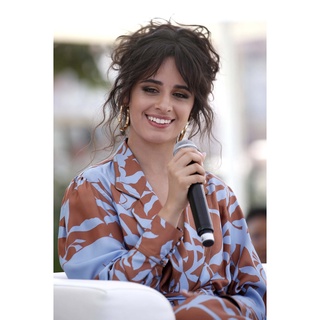 โปสเตอร์ Camila Cabello กามิลา กาเบโย Music Poster แต่งคอนโด ตกแต่งห้อง รูปภาพติดห้อง ตกแต่งผนัง ของขวัญ โปสเตอร์ติดผนัง