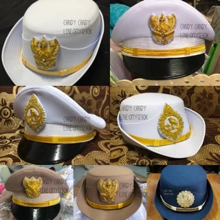 ครุฑติดหน้าหมวกขาวและกากี