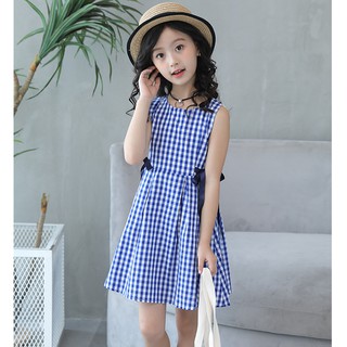 280 : เสื้อผ้าเด็ก พร้อมส่ง - เดรสแขนกุดสีฟ้า ลายสก็อต ช่วงเอวสีสายสำหรับเอาไว้ผูกโบว์ให้ดูหวานขึ้น  ( เด็กเล็ก เด็กโต )