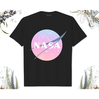 เสื้อยืด พิมพ์ลายโลโก้ Nasa สีรุ้ง เหมาะกับของขวัญวันเกิด สไตล์คลาสสิก สําหรับผู้ใหญ่ และเด็กวัยหัดเดิน