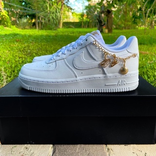 (สินค้าพร้อมจัดส่ง) Nike Air Force 1 White ‘Lucky Charm’