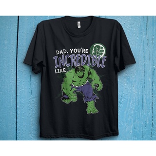 เสื้อยืดโอเวอร์ไซส์เสื้อยืด พิมพ์ลาย Marvel Hulk Incredible Dad FatherS Day สไตล์เรโทร สําหรับเด็กผู้ชาย 396724 เสื้อยื