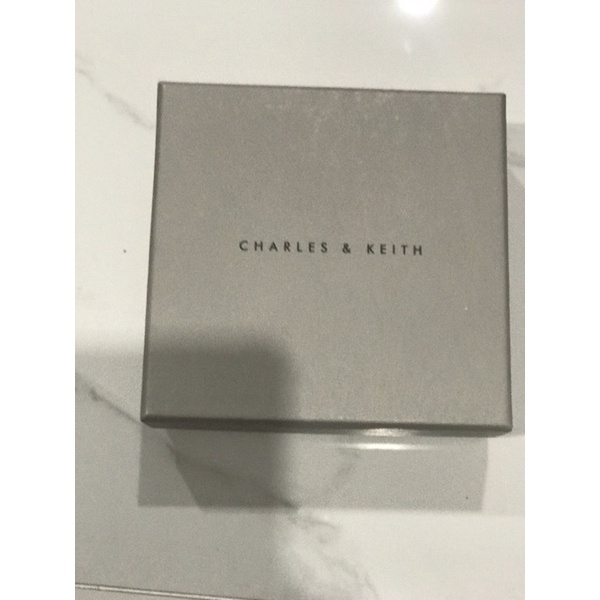 กระเป๋าสตางค์ยี่ห้อ Charles&Keith