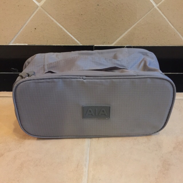 กระเป๋า หูหิ้ว AIA สีเทา กระเป๋าพับได้ ใส่เครื่องสำอางค์ อุปกรณ์อาบน้ำ ของใหม่ มือ 1 กระเป๋าซิป ใบใหญ่ น้ำหนักเบา แนะนำ