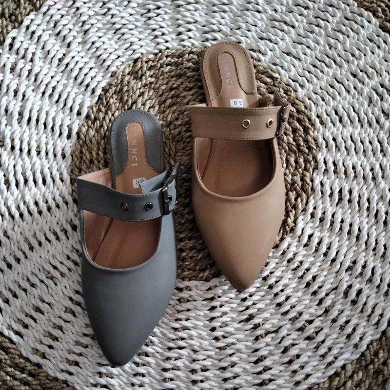 รองเท้าแตะส้นแบน VINNCI ใหม่