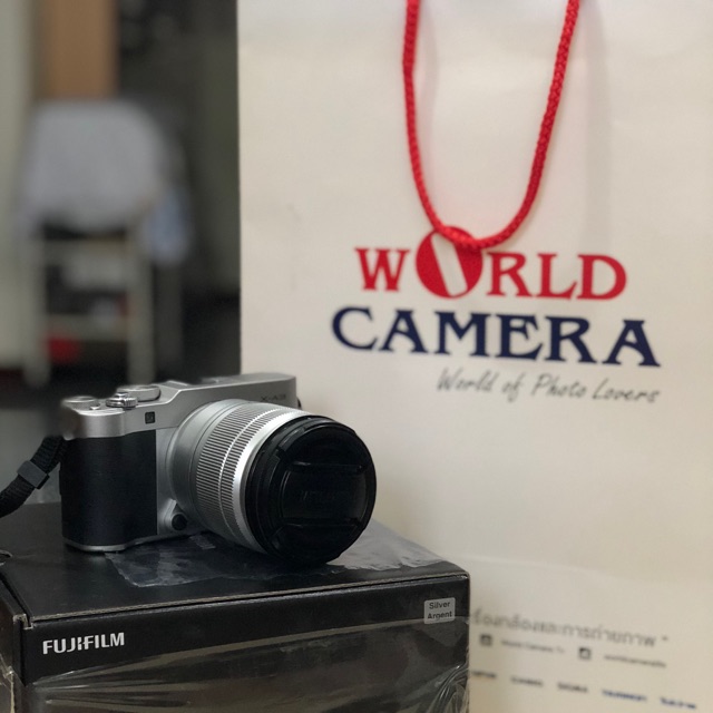 Fuji xa3 พร้อมเลนส์kit กล่องและอุปกรณ์ครบ สภาพดีมากใช้ไปน้อยมาก ไม่มีตำหนิเลยครับ