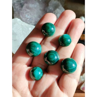 🌿 มาลาไคต์ หลังเบี้ย ( Malachite )สี ลวดลาย เขียวเข้ม เหมาะกับการทำหัวเเหวน จี้ เครื่องประดับต่างๆ ✨